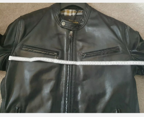 Hola ,como sé que en este foro hay varios moteros ,pongo a la venta una magnifica Cazadora Biker de la 20