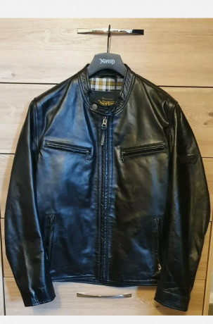 Hola ,como sé que en este foro hay varios moteros ,pongo a la venta una magnifica Cazadora Biker de la 01