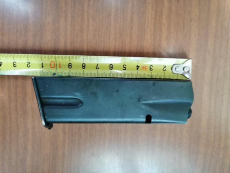 Vendo cargador para la pistola FN GP35 de 13 cartuchos en calibre 9 mm.Parabellum, estado perfecto según 01