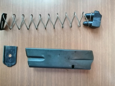 Vendo cargador para la pistola FN GP35 de 13 cartuchos en calibre 9 mm.Parabellum, estado perfecto según 00