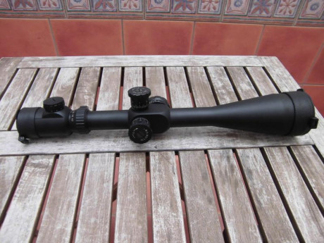 Hola, pongo a la venta este otro visor XDoptics 10-40x60 reticula "Y Tac" con monturas altas 01