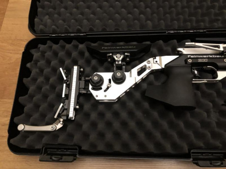 Vendo Feinwerkbau 800x Field Target. Estado perfecto como se ve en fotos. 
Calibre 4.5mm 
Precio 1900€
Preguntas 10