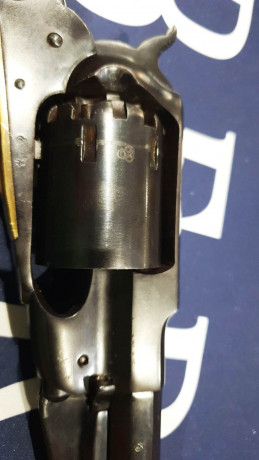 Se trata de un revolver de avancarga SANTA BARBARA, replica  del modelo REMINGTON NEW MODEL ARMY 1858, 30