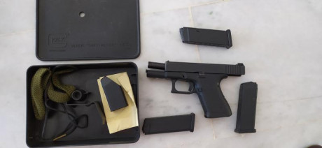 Por dejar afición. Vendo Glock 19, 2 gen. 3 cargadores. Disparador aligerado. Cinturón + funda y porta 02