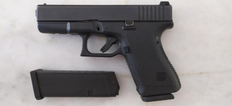 Por dejar afición. Vendo Glock 19, 2 gen. 3 cargadores. Disparador aligerado. Cinturón + funda y porta 01