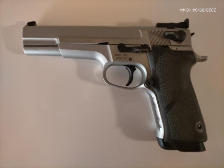 Hola, pues lo dicho, vendo SMITH WESSON TARGET CHAMPION en excelente estado.
Calibre 9 mm con cargador 01