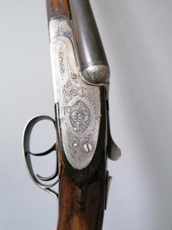 Vendo Escopeta paralela Marca Víctor Sarasqueta calibre 12, expulsora, 2 gatillos. 200€ más portes si 01