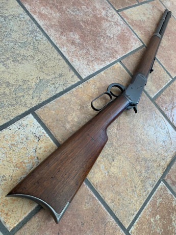 Vendo este Winchester 92 del calibre 38-40 con cañon octogonal .

El estado es excelente a pesar de los 01