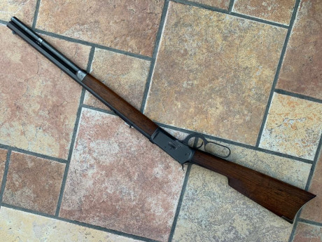 Vendo este Winchester 92 del calibre 38-40 con cañon octogonal .

El estado es excelente a pesar de los 00