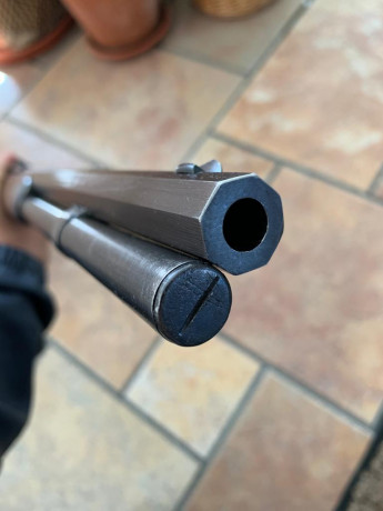 Vendo este Winchester 92 del calibre 38-40 con cañon octogonal .

El estado es excelente a pesar de los 11