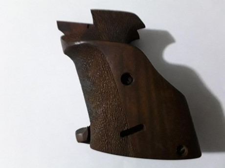  20201003_212305.jpg  20201003_212509.jpg 
Cachas anatomicas para Sig P210 con armazón normal, 60€ con 02