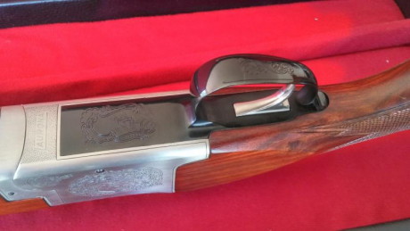 Vendo escopeta superpuesta LAURONA calibre 12 con maletín. Cañon 74 cm, un solo gatillo. Ideal para tiro 11