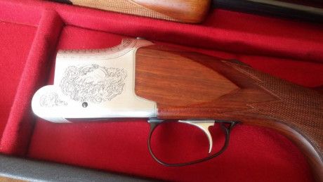 Vendo escopeta superpuesta LAURONA calibre 12 con maletín. Cañon 74 cm, un solo gatillo. Ideal para tiro 21