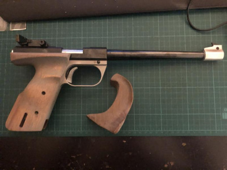cambio dos armas cortas y un arma larga cal.22LR.
Vostok MDM (Margolin) con contra peso  juego de cachas 00