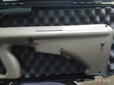 STEYR AUG, calibre 222R, estado excelente, se acompaña con tres cargadores sin limitar marca magpul, dos 00