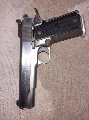 Buenas tardes por cambio de modalidad se vende estupenda arma para ipsc con 4 cargadores tiene unos 1500 00