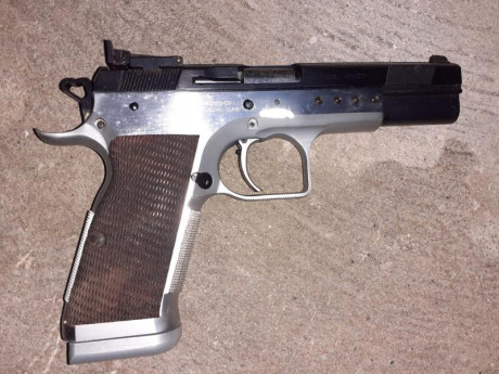 Por cambio de modalidad se vende tanfoglio limited cal 45acp con 4 cargadores y menos de 1000 disparos 00
