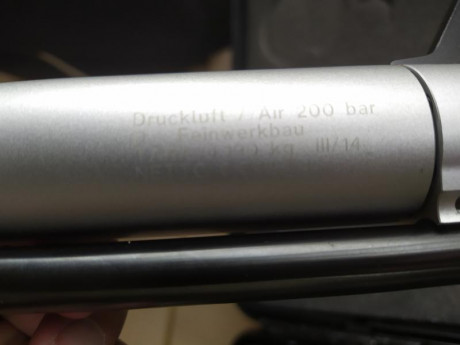 Comprada en Ibergrips, la fecha de la botella es de 2014. Esplendida pistola para aire 10m, muy poco uso. 02