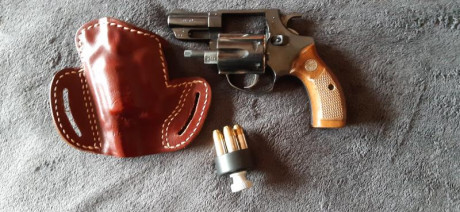 REBAJADO. Vendo revolver de defensa ASTRA 680, con tambor para 6 cartuchos del 38 Spcl
Acompaño con funda 02
