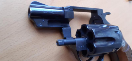 REBAJADO. Vendo revolver de defensa ASTRA 680, con tambor para 6 cartuchos del 38 Spcl
Acompaño con funda 01