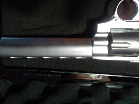 Pongo a la venta este magnifico revolver de competición calibre .32 S@W Long de 6". Acero inox, cachas 00