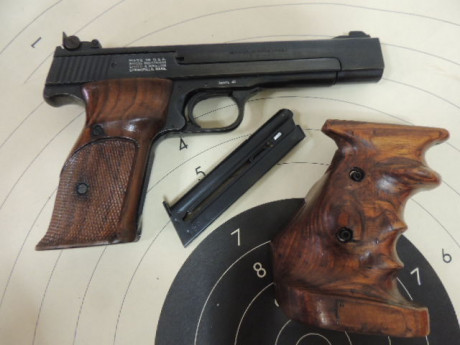 Vendo pistola smith & wesson modelo 41.
Dos cargadores y cachas anatómicas.
Precio: 500 euros. 01