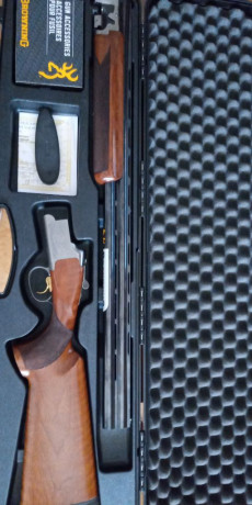 Escopeta browning 525 trap one , 76 de Caño, 4 chokes, banda ancha, punto de mira intermedio, gatillo 01