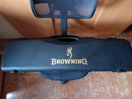 Escopeta browning 525 trap one , 76 de Caño, 4 chokes, banda ancha, punto de mira intermedio, gatillo 00
