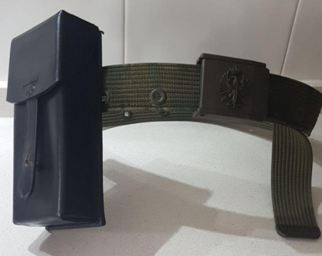 Vendo cinturón y portacargador de cuero, el cinturón casi sin uso, el portacargador nuevo. 
Medidas portacargador: 10