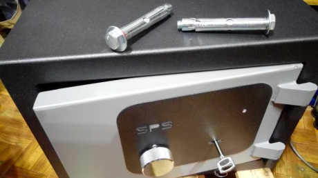 Vendo caja fuerte de seguridad sin estrenar. Nueva, sin tan siquiera un arañazo.  Homolagada para armas 01