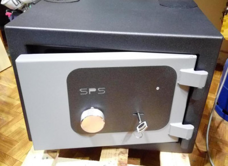 Vendo caja fuerte de seguridad sin estrenar. Nueva, sin tan siquiera un arañazo.  Homolagada para armas 00