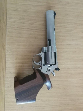 VENDIDO
Vendo Revolver Wehirauch calibre 38 especial, en impecable estado, poquísimo uso. Empuñadura diestra 02