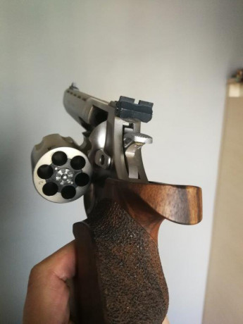 VENDIDO
Vendo Revolver Wehirauch calibre 38 especial, en impecable estado, poquísimo uso. Empuñadura diestra 01