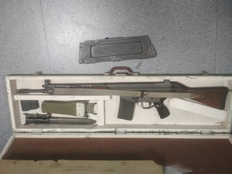 Hola, vendo CETME C guiado, lo compre en una armería, con un cargador de 20 cartuchos y otro de 3 cartuchos, 00