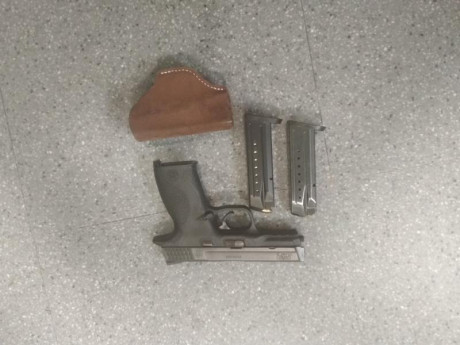 Vendo pistola Smith & Wilson MP9, guiada con A. Esta en Alcobendas (Madrid). Funda interior y dos 00