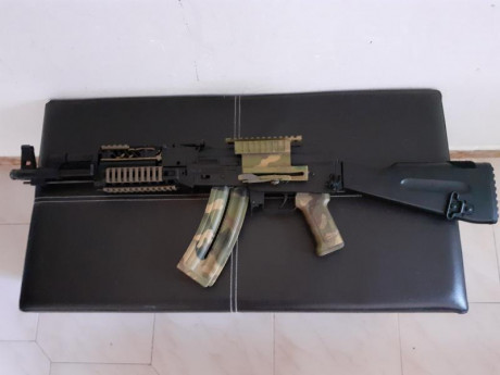 Buenos dias, cambio carabina semi GSG ak-47  22-LR,+ Tres cargadores+ acoplaje para accesorios por revolver 00