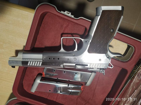 Hola compañeros, se vende la pistola de un buen amigo. 
El arma prácticamente no ha disparado ni unas 00