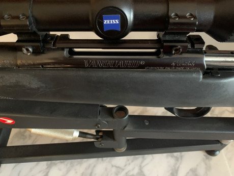 Un compañero me pide ponga  a la venta este arma, calibre 30-06. Tanto el rifle como el
visor hace más 00