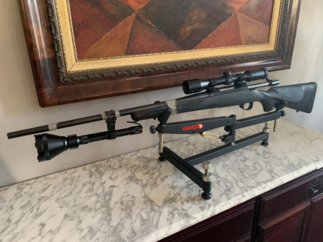 Un compañero me pide ponga  a la venta este arma, calibre 30-06. Tanto el rifle como el
visor hace más 10