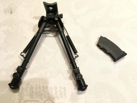 Hola:

Vendo esta carabina, de la conocida y fiable marca CZ, Calibre 22 LR. 

Es el modelo 553 con SISTEMA 22