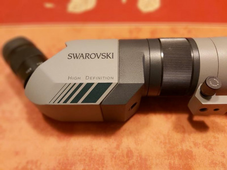 Se vende telescopio terrestre swarovski AT80 HD con ocular 20-60x. Inmejorable estado. Incluye funda y 00