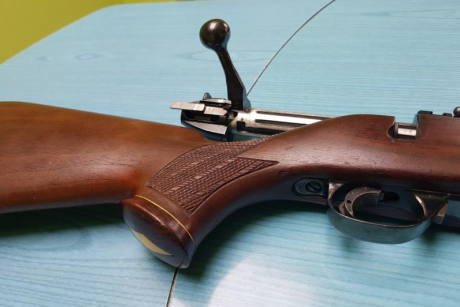 Hola, vendo un rifle de la casa Weatherby en muy buen estado y cuidado, por dentro y por fuera. El calibre 01