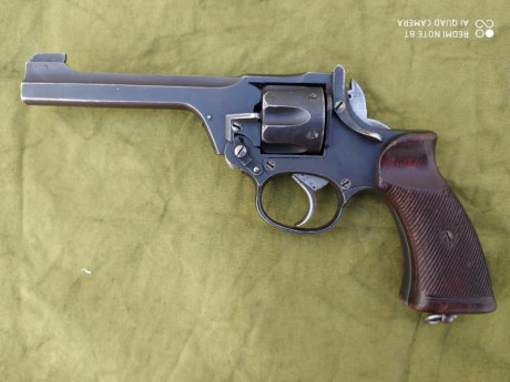 Saludos
Vendo revolver Enfield Nº2MKI* de 1941, cal 38/200 (38sw o 38 corto), en libro de coleccionista, 02