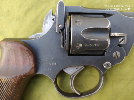 Saludos
Vendo revolver Enfield Nº2MKI* de 1941, cal 38/200 (38sw o 38 corto), en libro de coleccionista, 01