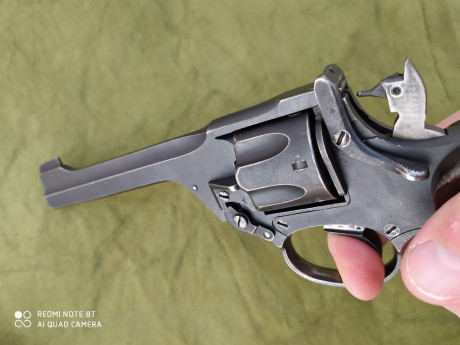 Saludos
Vendo revolver Enfield Nº2MKI* de 1941, cal 38/200 (38sw o 38 corto), en libro de coleccionista, 12
