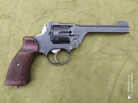 Saludos
Vendo revolver Enfield Nº2MKI* de 1941, cal 38/200 (38sw o 38 corto), en libro de coleccionista, 10