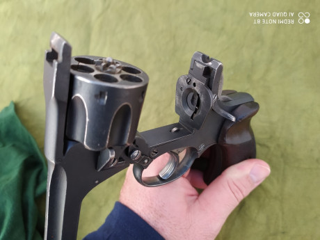 Saludos
Vendo revolver Enfield Nº2MKI* de 1941, cal 38/200 (38sw o 38 corto), en libro de coleccionista, 21