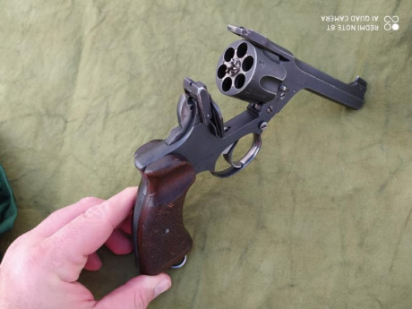 Saludos
Vendo revolver Enfield Nº2MKI* de 1941, cal 38/200 (38sw o 38 corto), en libro de coleccionista, 20