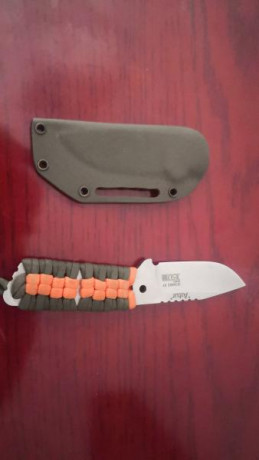 Cuchillo de cuello en acero mova de factoría descoms sin usar funda de kydex su precio 30 euros envío 00