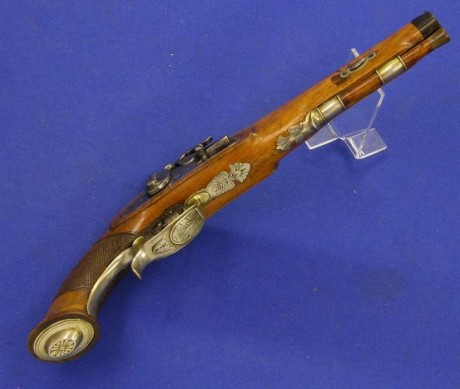 Voy a colocar unas fotos de un arma larga alemana de llave de mecha del siglo XVI. 60